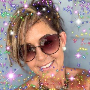 Meet your Posher, Rena